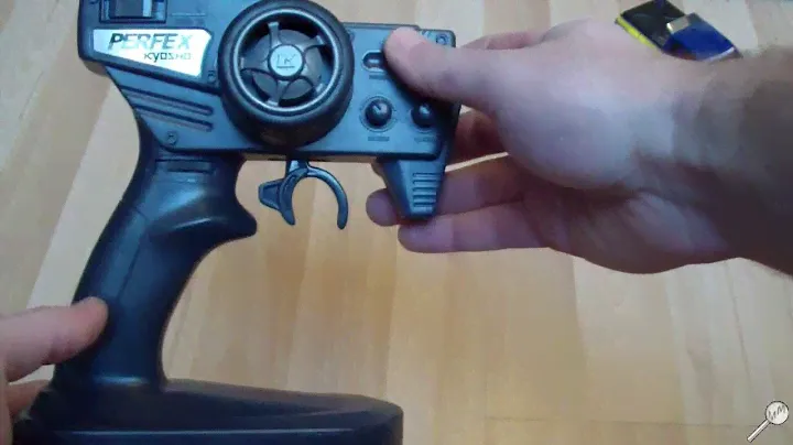 Radio RC Kyosho KT-3 (AM 27) - Présentation